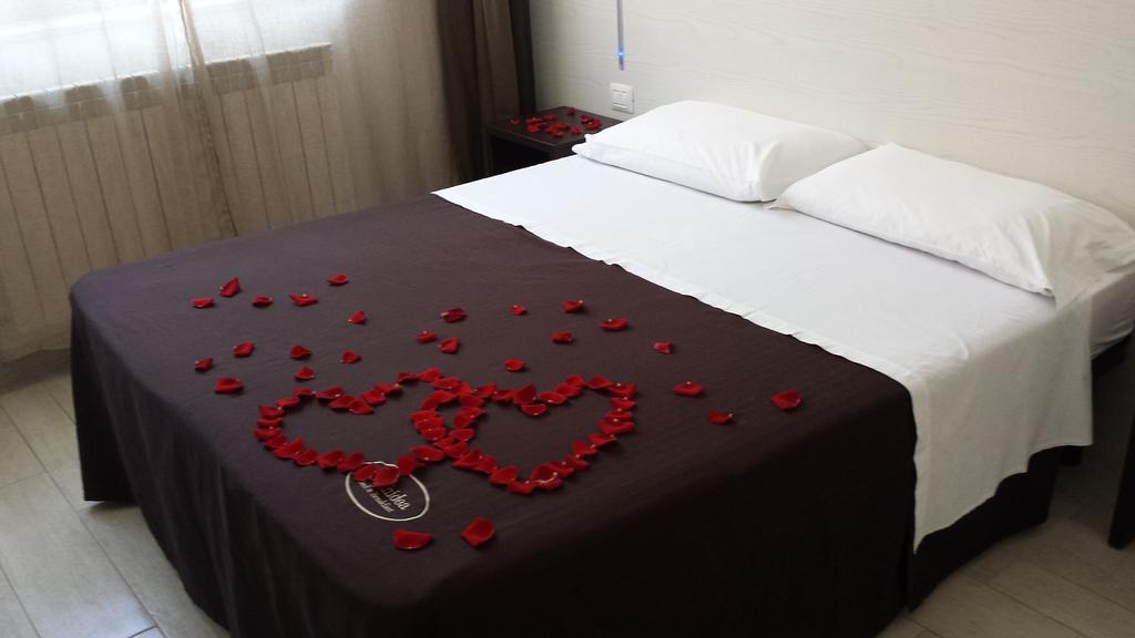 Orchidea Rooms & Suites Чивитанова-Марке Экстерьер фото