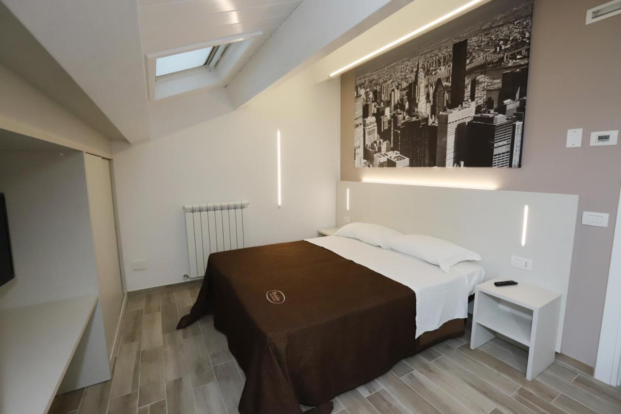 Orchidea Rooms & Suites Чивитанова-Марке Экстерьер фото